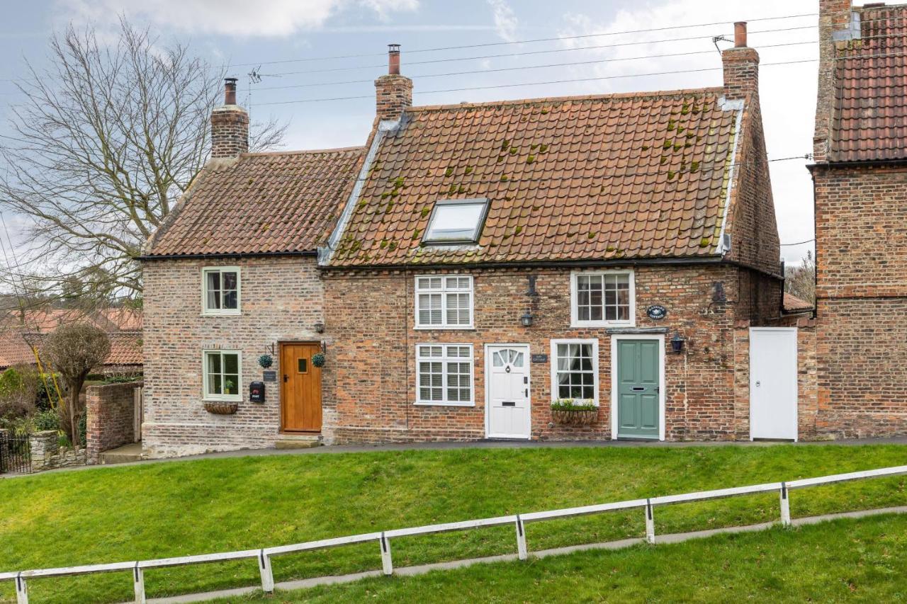 Quaint Cottage In The Heart Of North Yorkshire Village - Pet Friendly Free Stillington Exterior foto