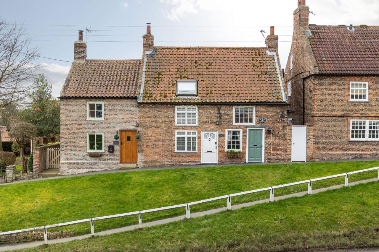 Quaint Cottage In The Heart Of North Yorkshire Village - Pet Friendly Free Stillington Exterior foto